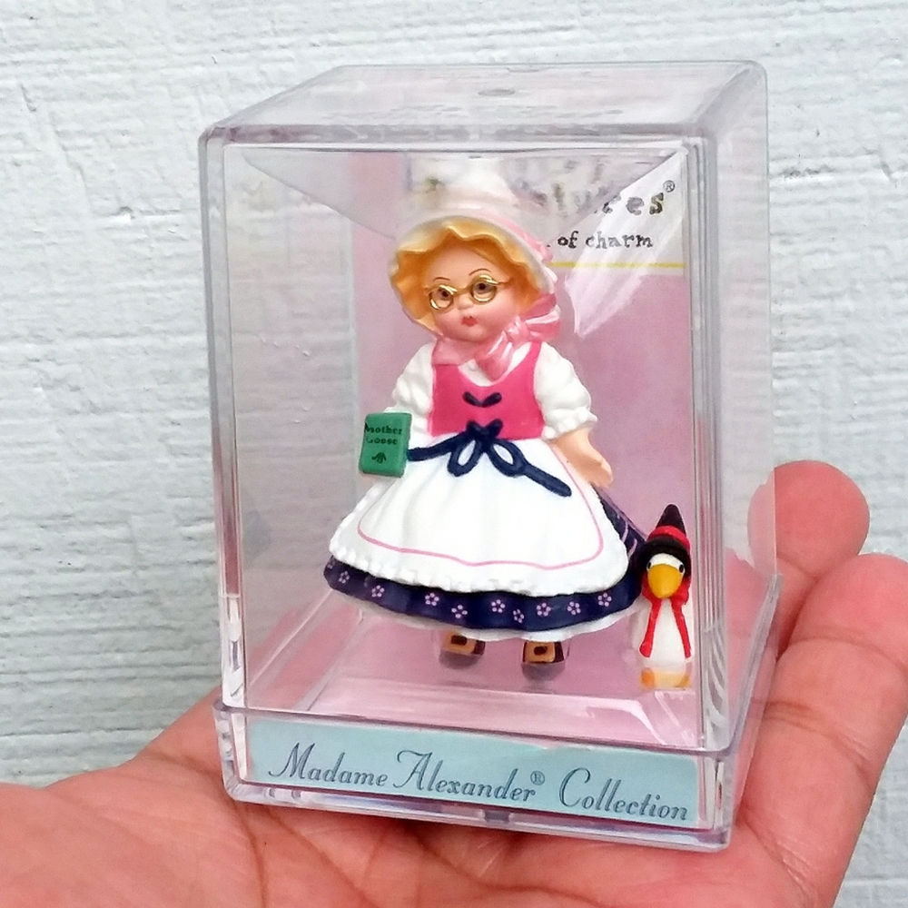 Hallmark Mother Goose Merry Miniatures Figurine